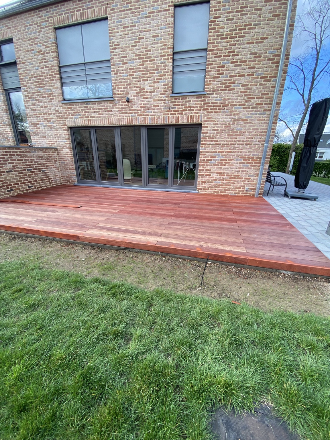 Terrasse en bois terminée réalisée par JLJ LEVIS