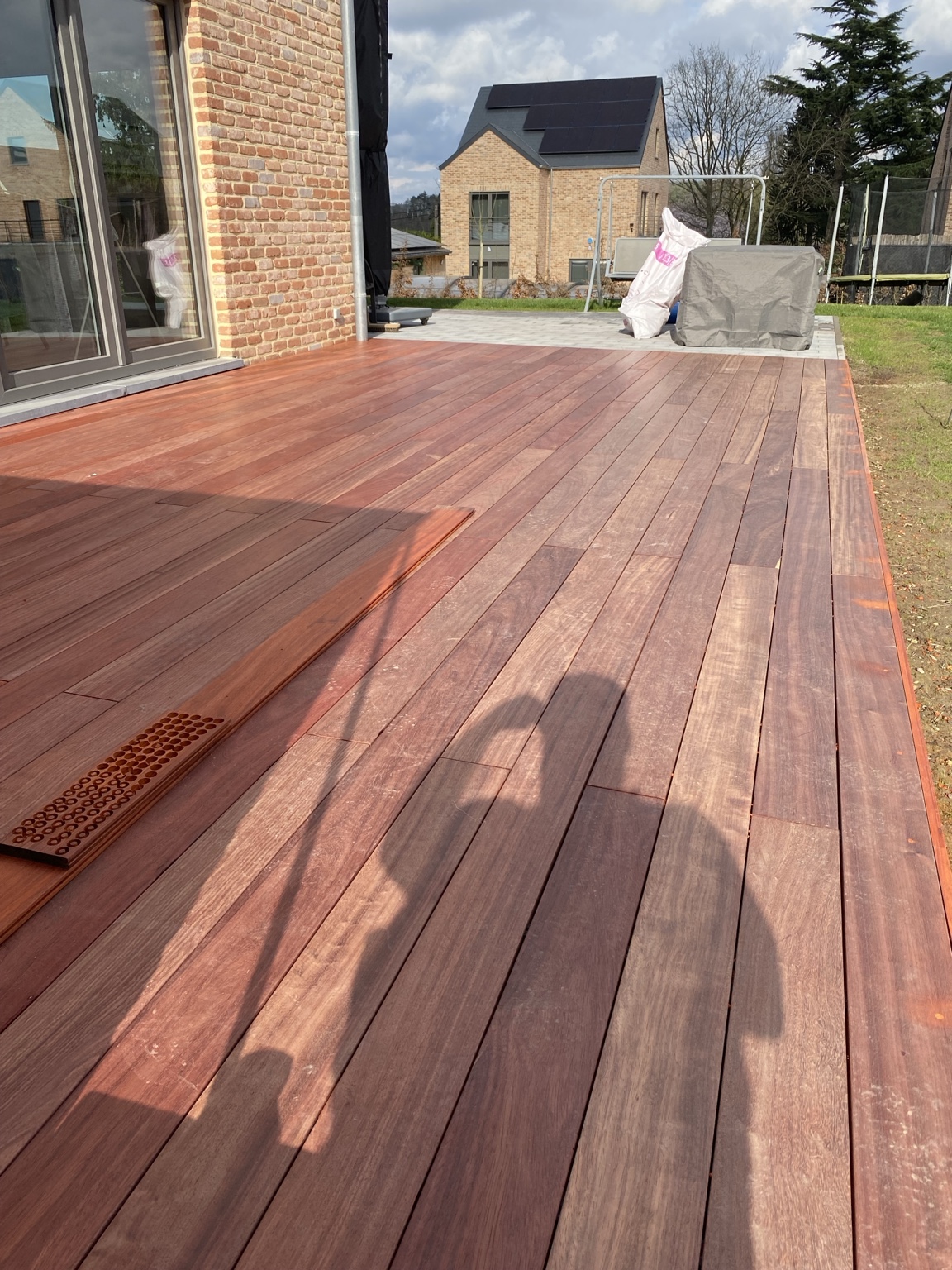 Détail des lames et finitions d’une terrasse en bois