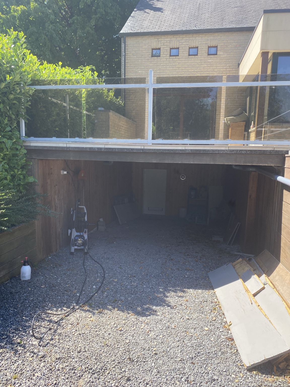 Préparation du chantier sous la terrasse